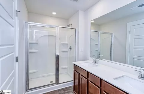 Bath - 404 Windsinger Ln, Greer, SC 29650 photo 2 of 3