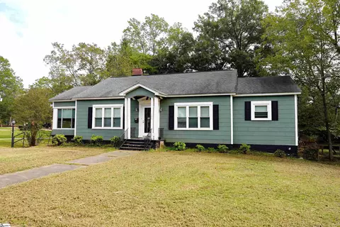 105 Wardlaw St, Abbeville, SC 29620