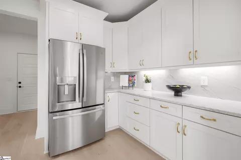Kitchen - 707 Enoree River Pl, Greer, SC 29651 photo 2 of 4