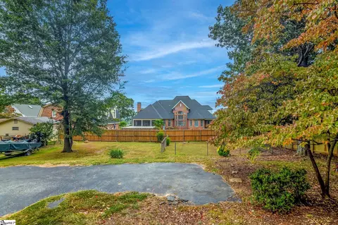 Exterior - 206 Laurel Rd, Greer, SC 29651 photo 9 of 11