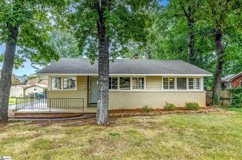 206 Laurel Rd, Greer, SC 29651