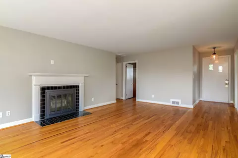 Living - 206 Laurel Rd, Greer, SC 29651 photo 3 of 5