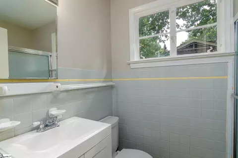 Bath - 206 Laurel Rd, Greer, SC 29651 photo 1 of 4