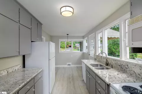 Kitchen - 206 Laurel Rd, Greer, SC 29651 photo 1 of 3