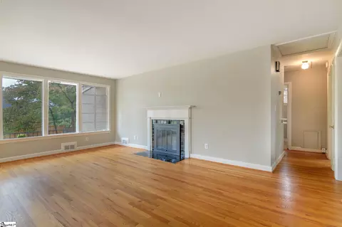 Living - 206 Laurel Rd, Greer, SC 29651 photo 2 of 5