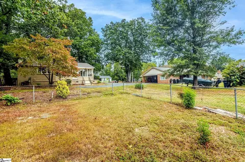 Exterior - 206 Laurel Rd, Greer, SC 29651 photo 10 of 11