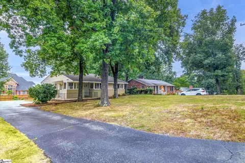 Exterior - 206 Laurel Rd, Greer, SC 29651 photo 2 of 11