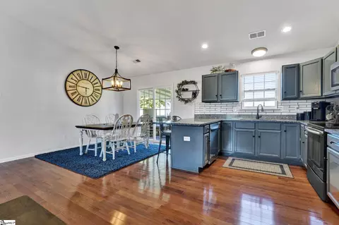 Kitchen - 109 Rustcraft Dr, Greer, SC 29651 photo 4 of 4