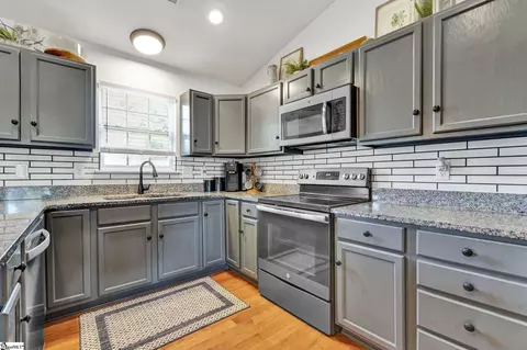 Kitchen - 109 Rustcraft Dr, Greer, SC 29651 photo 3 of 4