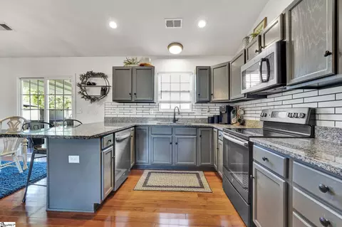 Kitchen - 109 Rustcraft Dr, Greer, SC 29651 photo 2 of 4