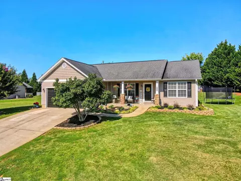109 Rustcraft Dr, Greer, SC 29651