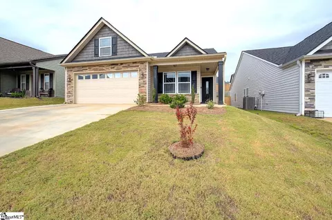 1318 Romany Ct, Boiling Springs, SC 29316