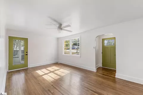 Living - 10 Park Ave, Honea Path, SC 29654 photo 4 of 5