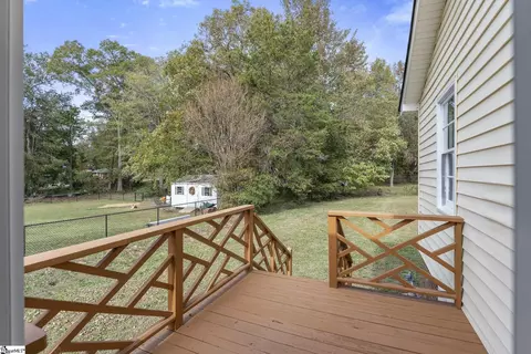 Exterior - 10 Park Ave, Honea Path, SC 29654 photo 4 of 8