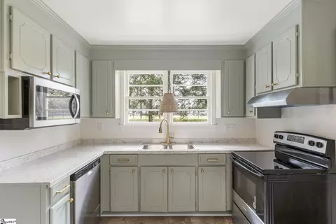Kitchen - 10 Park Ave, Honea Path, SC 29654 photo 2 of 2