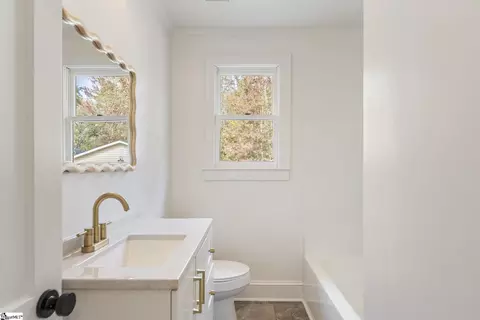 Bath - 10 Park Ave, Honea Path, SC 29654 photo 1 of 1