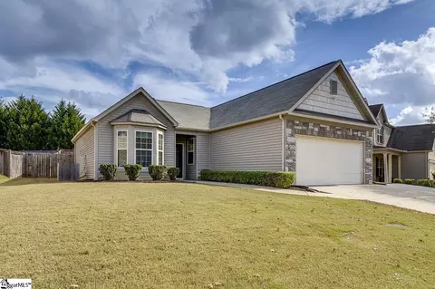 215 Marefair Ln, Simpsonville, SC 29680
