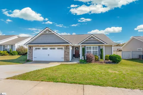 316 Hawk Valley Dr, Travelers Rest, SC 29690