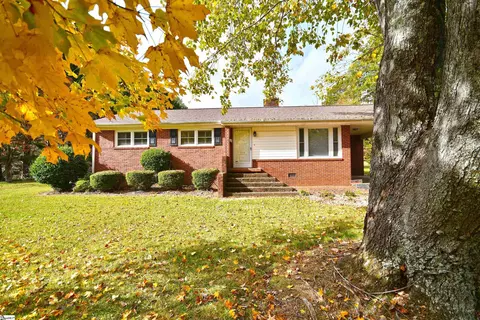 710 S E St, Easley, SC 29640
