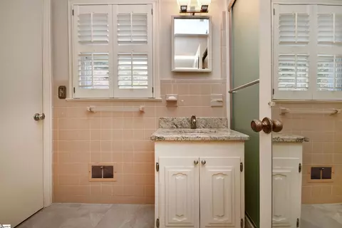 Bath - 710 S E St, Easley, SC 29640 photo 3 of 5
