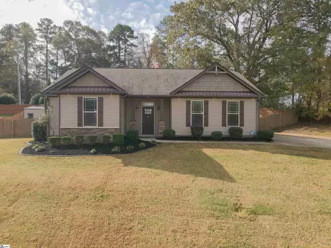 9 Fenton Ct, Travelers Rest, SC 29690