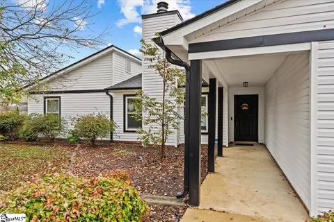 107 Amberwood Ln, Mauldin, SC 29662