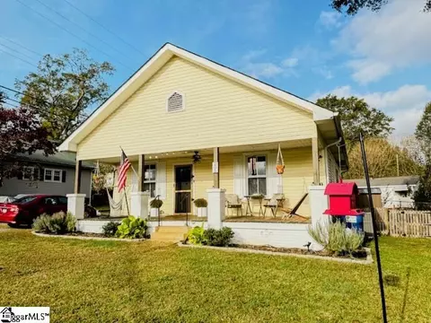 205 Church St, Wellford, SC 29385