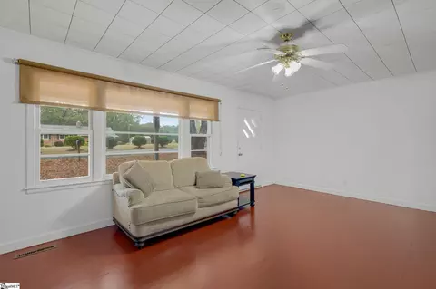 Living - 818 Rice Rd, Easley, SC 29640 photo 3 of 5