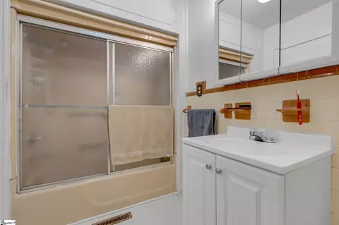 Bath - 818 Rice Rd, Easley, SC 29640 photo 1 of 2