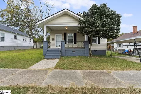 302 Jefferson St, Clinton, SC 29325