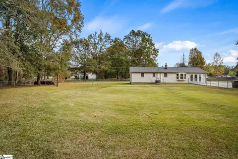 Exterior - 220 Lewis Rd, Williamston, SC 29697 photo 6 of 8