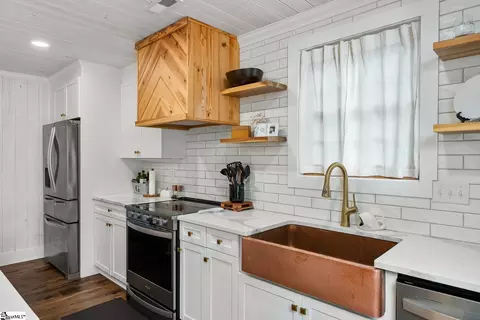 Kitchen - 220 Lewis Rd, Williamston, SC 29697 photo 3 of 5
