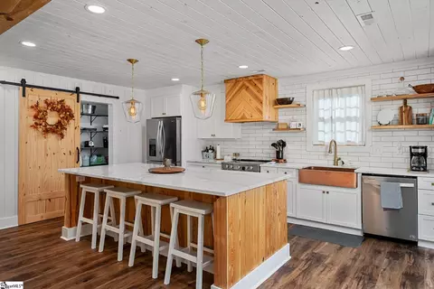 Kitchen - 220 Lewis Rd, Williamston, SC 29697 photo 2 of 5