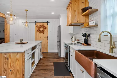 Kitchen - 220 Lewis Rd, Williamston, SC 29697 photo 4 of 5