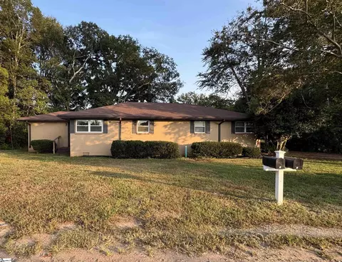 92 Evangel Rd, Spartanburg, SC 29301