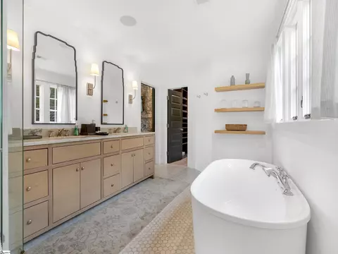 Bath - 231 S Lake Dr, Sunset, SC 29685 photo 3 of 5