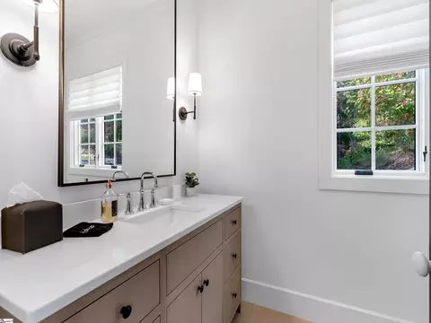 Bath - 231 S Lake Dr, Sunset, SC 29685 photo 5 of 5