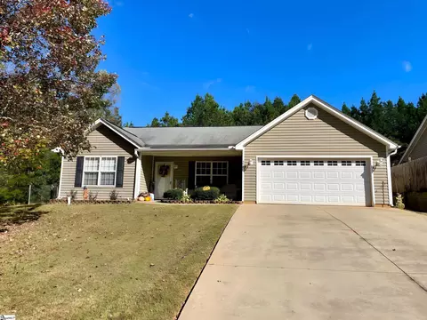 498 Barton St, Duncan, SC 29334