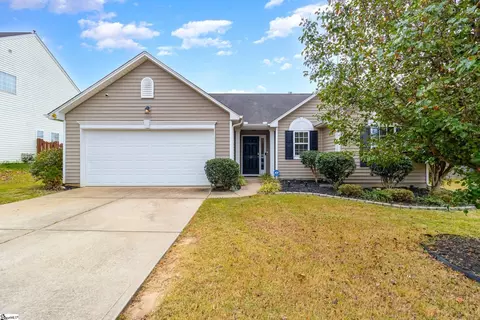 3 Garfield Ln, Simpsonville, SC 29681
