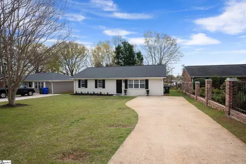 4 Bradley Blvd, Greenville, SC 29609