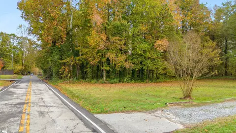 222 Pleasant Dr, Greer, SC 29651