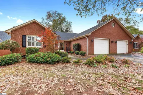 12 Fairoaks Dr, Greenville, SC 29615