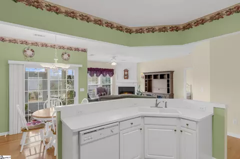 105 St James Place Dr, Greer, SC 29650 photo 8