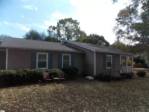 202 Laurel Tree Ln, Simpsonville, SC 29681