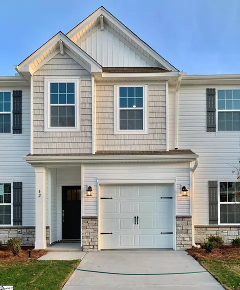 42 Fernhill Ln, Fountain Inn, SC 29644
