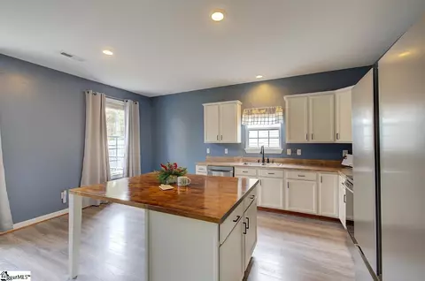 225 Worcester Ln, Easley, SC 29642 photo 4
