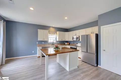 225 Worcester Ln, Easley, SC 29642 photo 2
