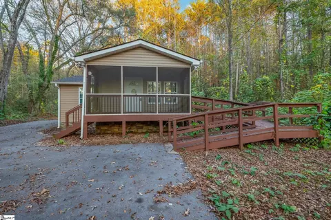 635 Dr Johns Rd, Westminster, SC 29693