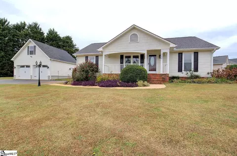 302 Barefoot Ln, Inman, SC 29349