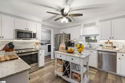 Kitchen - 1108 Devenger Rd, Greer, SC 29650 photo 2 of 4
